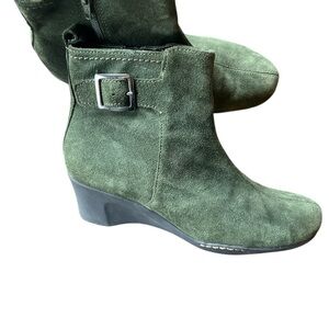 SEXY Green Suede “Naturalizer” Ankle Boots Sz 8